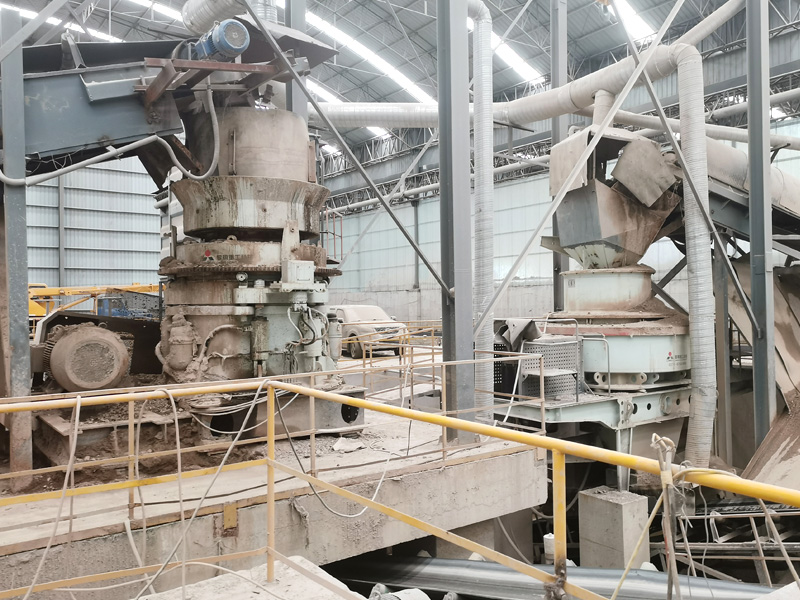 HPT300 cone crusher operating in a wet river stone quarry, showing the multi-chamber profile resisting 200MPa silica under heavy industrial lighting.